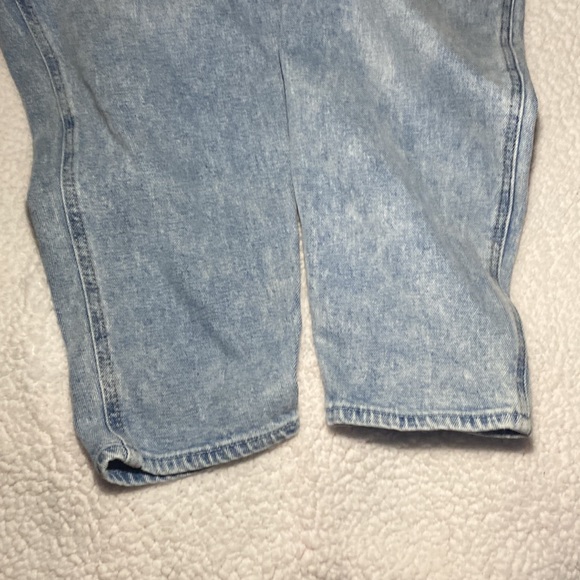 Hollister Ultra High-Rise Mom Jean, 3R - Picture 2 of 4